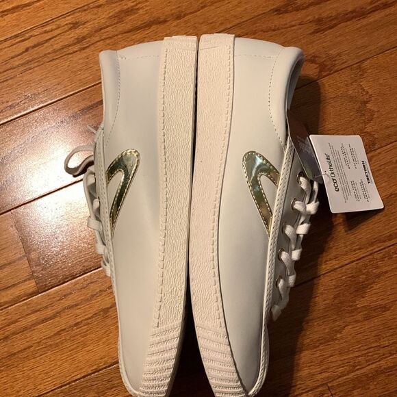 Tretorn Size 9 NWT Sneakers with comfort insole system - Picture 3 of 9
